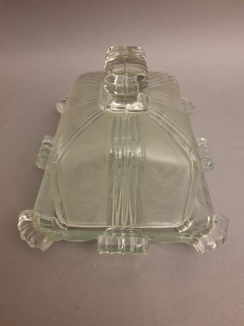 Osteklokke i slebet glas